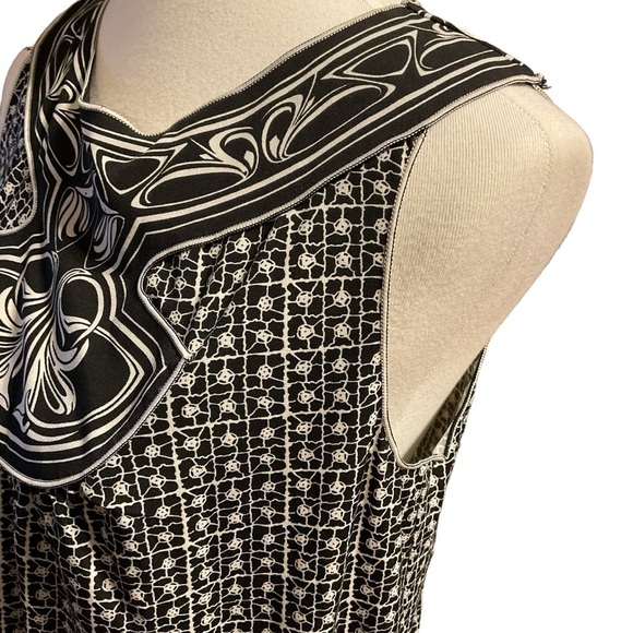 Max Edition Round Neck Tank Top Black and White - Picture 5 of 7